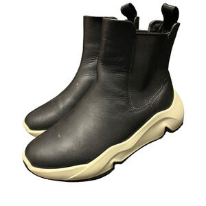 Ladies ECCO Black Leather Ankle Boot with Chunky White‎ Sole Size 36 US 5-5.5
